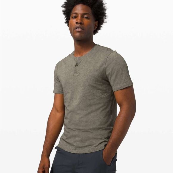 Lululemon Shirt 5 Year Basic Short Sleeve Henley Gray Size Medium C46 - Picture 1 of 4